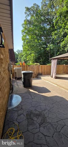 6022 FORREST HOLLOW LN, Springfield, VA 22152
