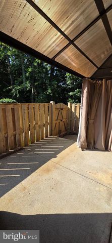 6022 FORREST HOLLOW LN, Springfield, VA 22152