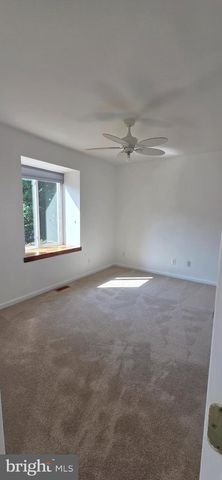 6022 FORREST HOLLOW LN, Springfield, VA 22152