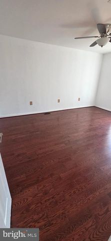 6022 FORREST HOLLOW LN, Springfield, VA 22152