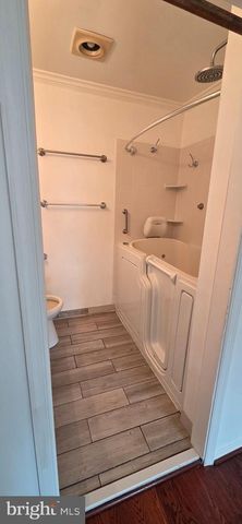 6022 FORREST HOLLOW LN, Springfield, VA 22152