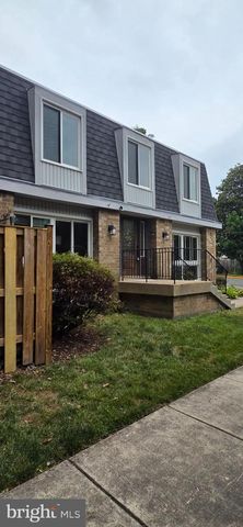6022 FORREST HOLLOW LN, Springfield, VA 22152
