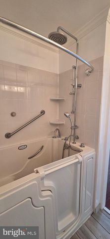 6022 FORREST HOLLOW LN, Springfield, VA 22152
