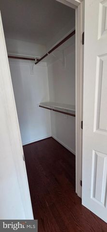 6022 FORREST HOLLOW LN, Springfield, VA 22152