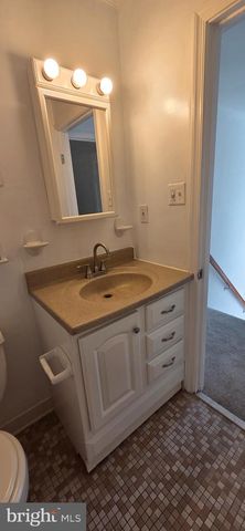 6022 FORREST HOLLOW LN, Springfield, VA 22152