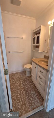 6022 FORREST HOLLOW LN, Springfield, VA 22152