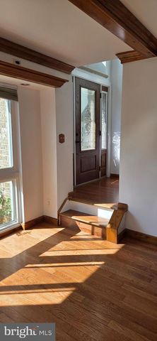 6022 FORREST HOLLOW LN, Springfield, VA 22152