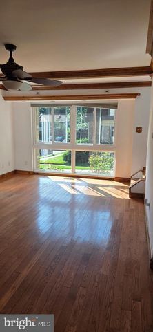6022 FORREST HOLLOW LN, Springfield, VA 22152