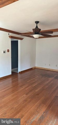6022 FORREST HOLLOW LN, Springfield, VA 22152