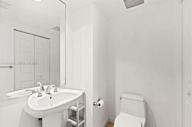 1755 E Hallandale Beach Blvd 501E, Hallandale Beach, FL 33009