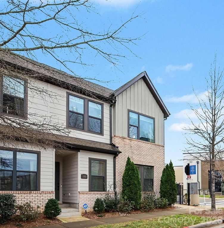 6343 Southgrove Street, Charlotte, NC 28277