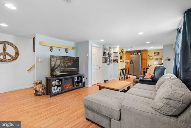 735 WESTWOOD LN, Aldan, PA 19018