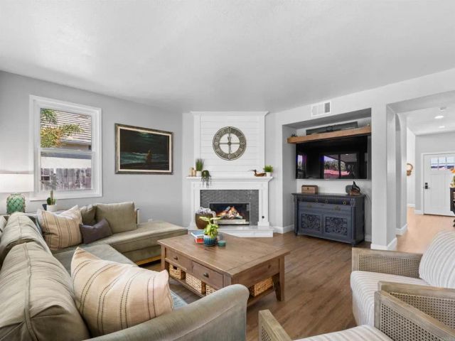 2624 Mesa Drive, Oceanside, CA 92054