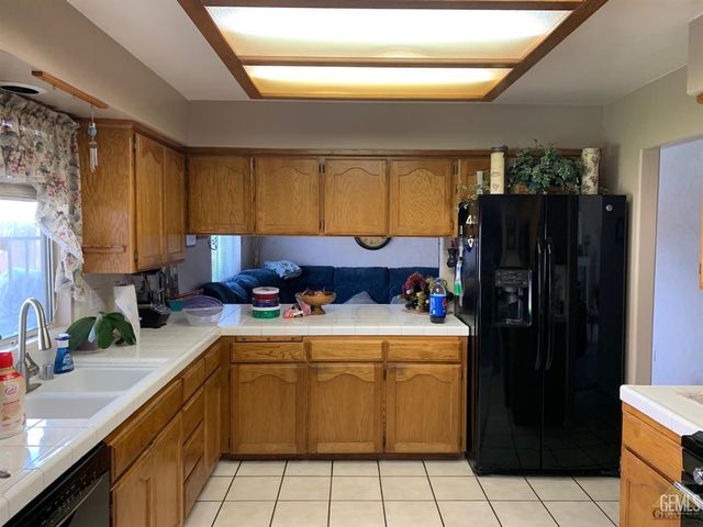 1514 Park City Avenue, Bakersfield, CA 93307