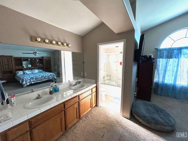 1514 Park City Avenue, Bakersfield, CA 93307