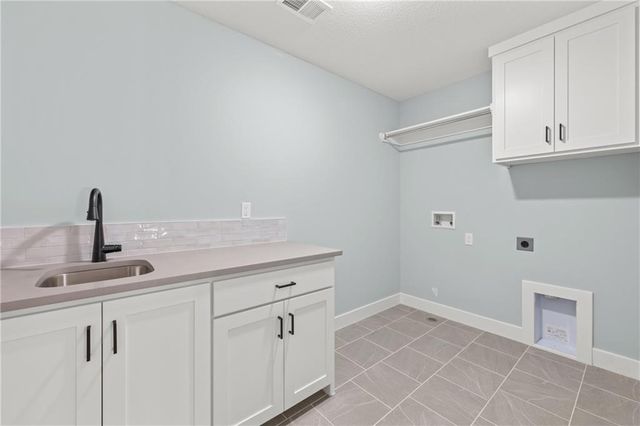 16932 Parkhill Street, Overland Park, KS 66221