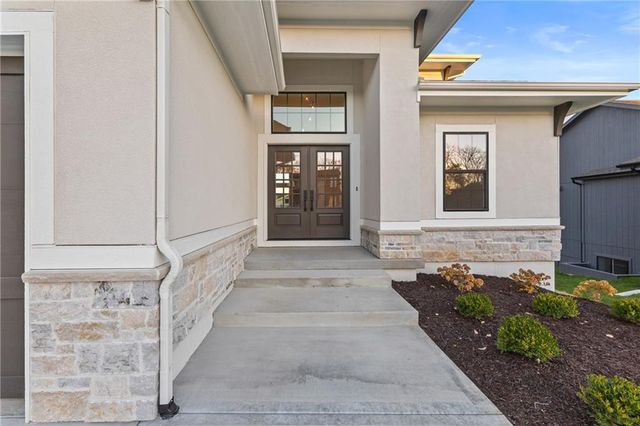 16932 Parkhill Street, Overland Park, KS 66221