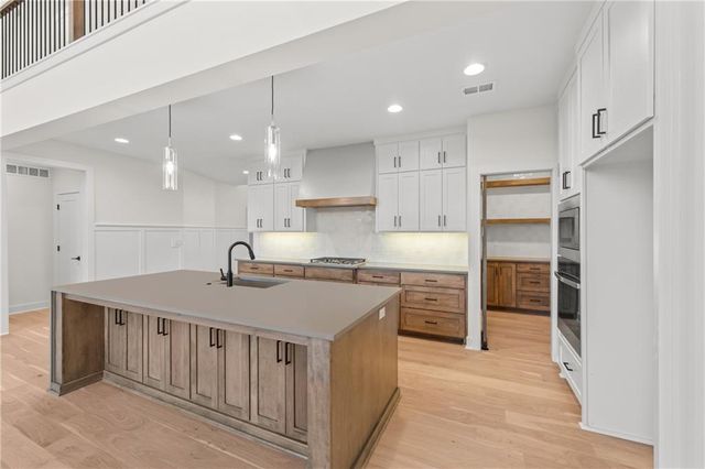 16932 Parkhill Street, Overland Park, KS 66221