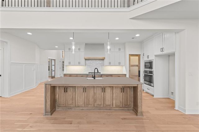 16932 Parkhill Street, Overland Park, KS 66221