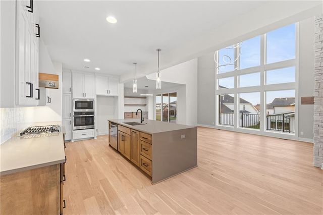 16932 Parkhill Street, Overland Park, KS 66221