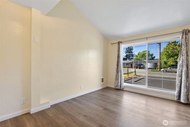 5004 188th Street SW, Lynnwood, WA 98037