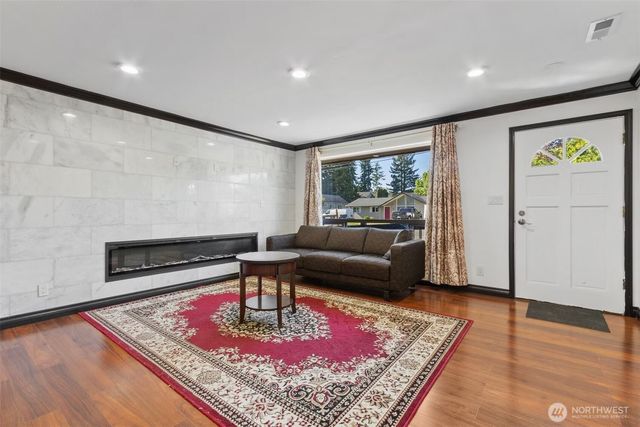 5004 188th Street SW, Lynnwood, WA 98037