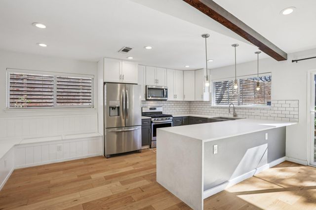 7205 Twisted Oaks DR, Austin, TX 78745