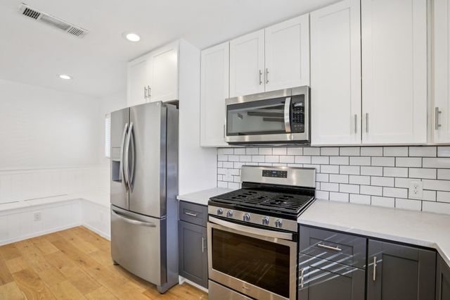 7205 Twisted Oaks DR, Austin, TX 78745