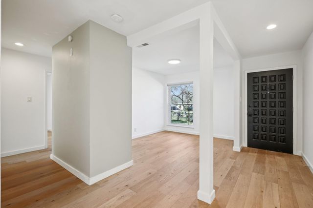 7205 Twisted Oaks DR, Austin, TX 78745