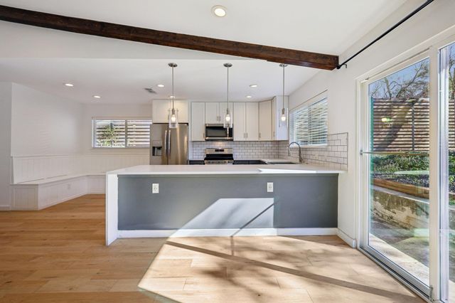 7205 Twisted Oaks DR, Austin, TX 78745