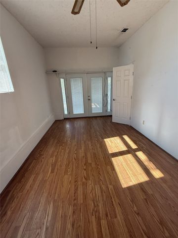 1002 W 4th Street, Keene, TX 76059