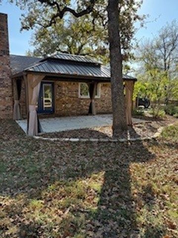 1002 W 4th Street, Keene, TX 76059