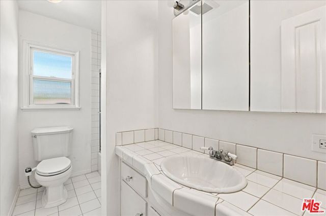 1940 Country Club Road, Thousand Oaks, CA 91360