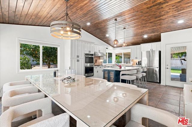 1940 Country Club Road, Thousand Oaks, CA 91360