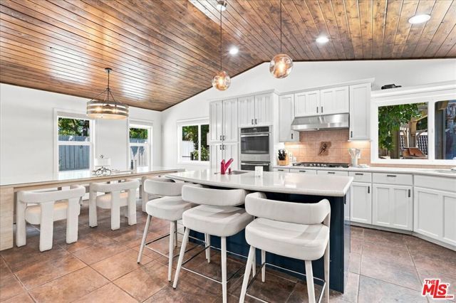1940 Country Club Road, Thousand Oaks, CA 91360