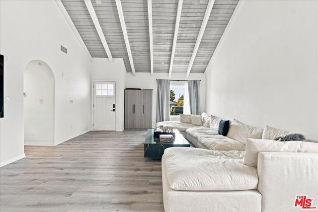 1940 Country Club Road, Thousand Oaks, CA 91360