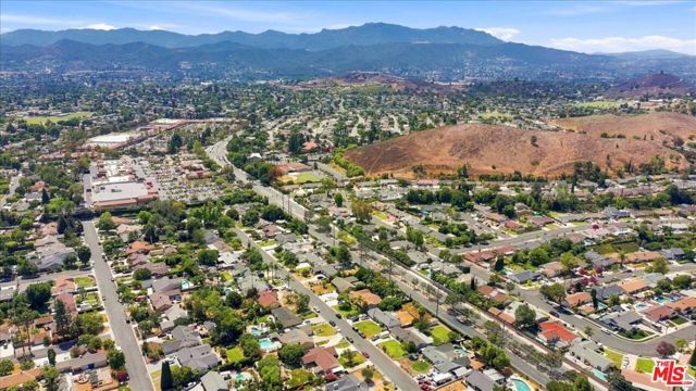 1940 Country Club Road, Thousand Oaks, CA 91360