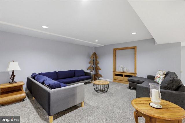 72 BOBBIE DR, Ivyland, PA 18974