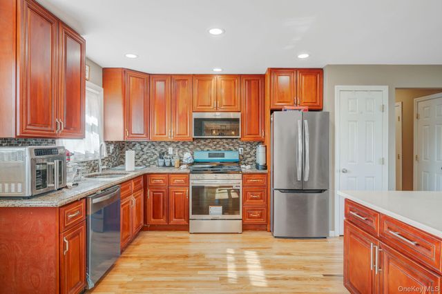 280 S Bayview Avenue, Amityville, NY 11701