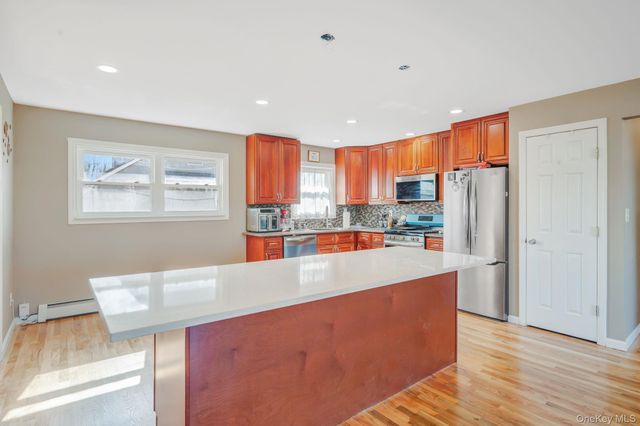 280 S Bayview Avenue, Amityville, NY 11701