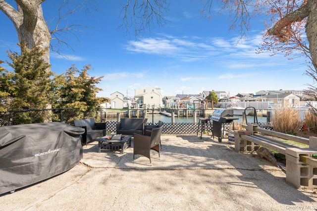 280 S Bayview Avenue, Amityville, NY 11701