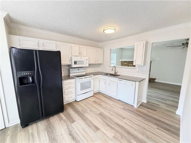 5073 Farm Valley Drive NE, Woodstock, GA 30188
