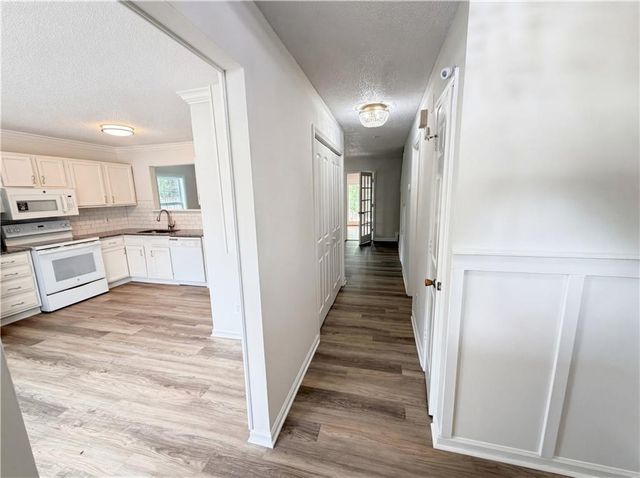 5073 Farm Valley Drive NE, Woodstock, GA 30188