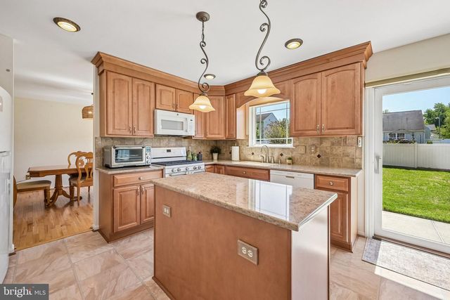 128 LADDS LN, Westville, NJ 08093