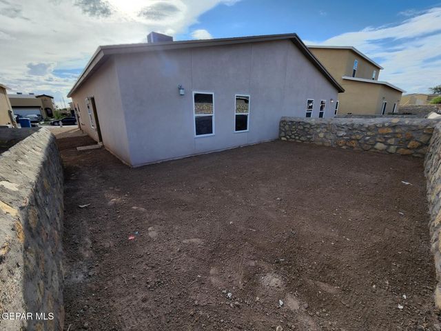 712 HC Gilberto Minjares Drive A, Socorro, TX 79927