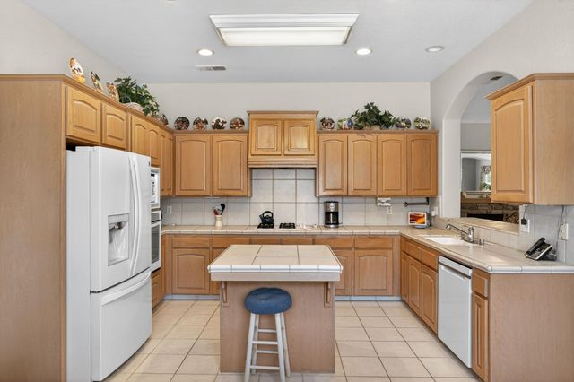 2330 Deauville Circle, Clovis, CA 93619