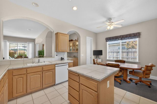 2330 Deauville Circle, Clovis, CA 93619