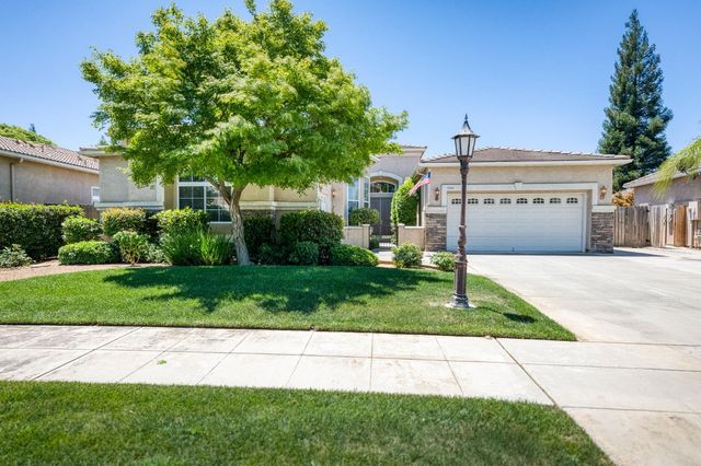 2330 Deauville Circle, Clovis, CA 93619
