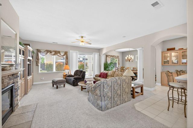 2330 Deauville Circle, Clovis, CA 93619