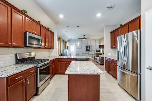 1525 Acmite Avenue, Cross Roads, TX 76227